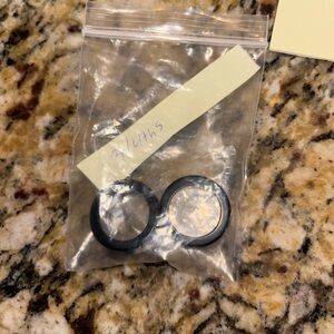 Black and White 3/4 Gauges